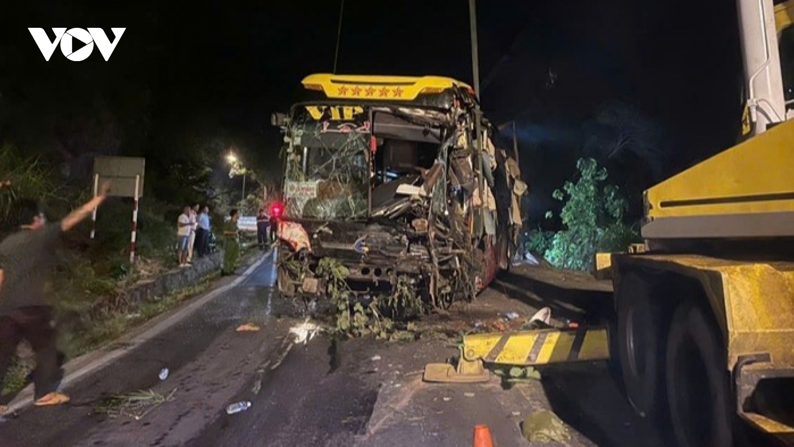 Khẩn trương khắc phục hậu quả vụ xe khách lao xuống đèo Bảo Lộc